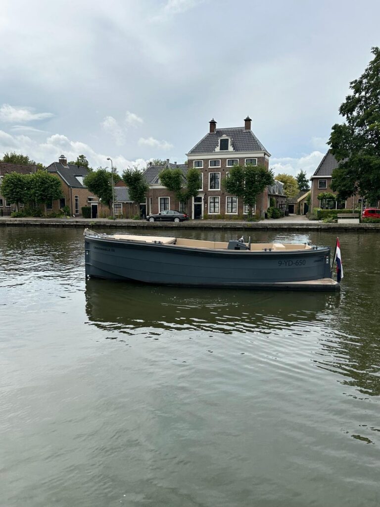 LEKKER Damsko 750 #84 varend, zijaanzicht